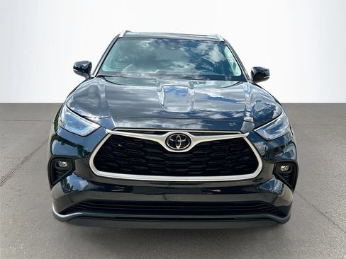 Used 2024 Toyota Highlander XLE FWD image 9