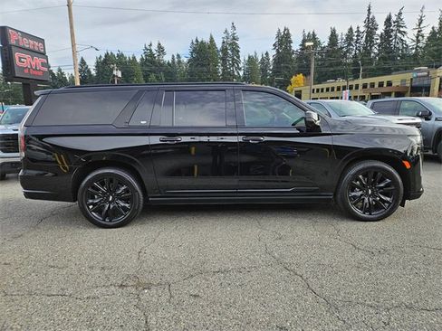 Used 2023 Cadillac Escalade ESV Sport Platinum image 3