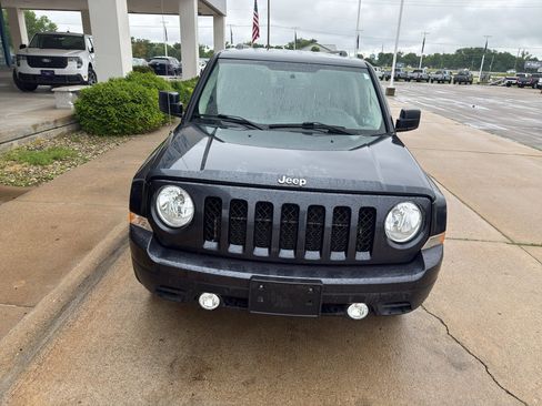Used 2015 Jeep Patriot Latitude AWD/4WD image 2