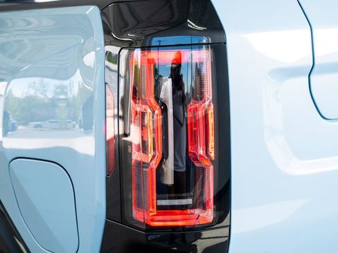 Used 2024 GMC Hummer EV 3X w/ LPO, Illumination Package image 28