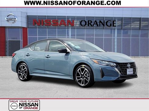 New 2025 Nissan Sentra SR image 1