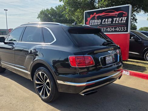 Used 2017 Bentley Bentayga AWD/4WD image 3
