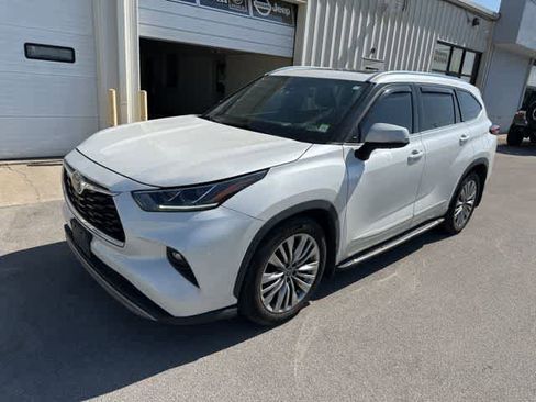 Used 2020 Toyota Highlander Platinum image 2