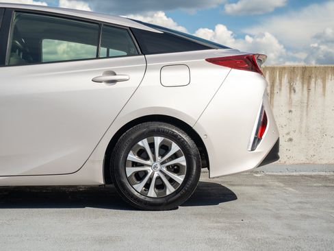 Used 2022 Toyota Prius Prime Limited FWD image 13