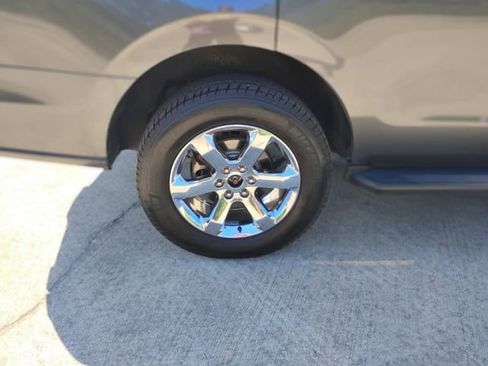 Used 2020 Ford Expedition XLT image 12