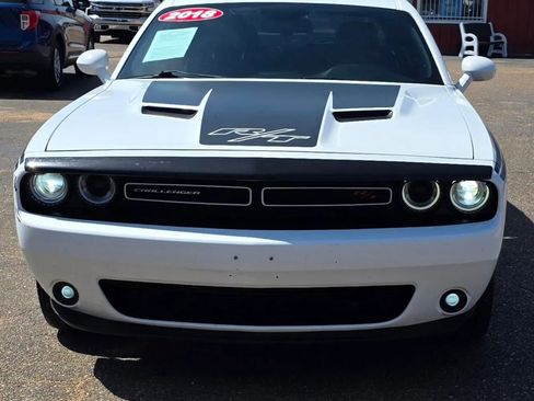 Used 2018 Dodge Challenger R/T RWD image 1