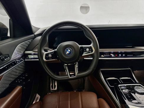 Used 2023 BMW i7 xDrive60 w/ Executive Package 2 AWD/4WD image 23