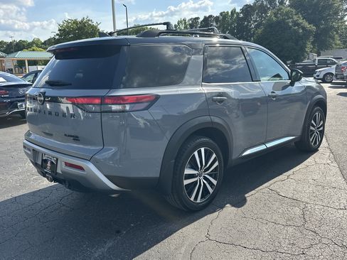 Used 2024 Nissan Pathfinder Platinum AWD/4WD image 8