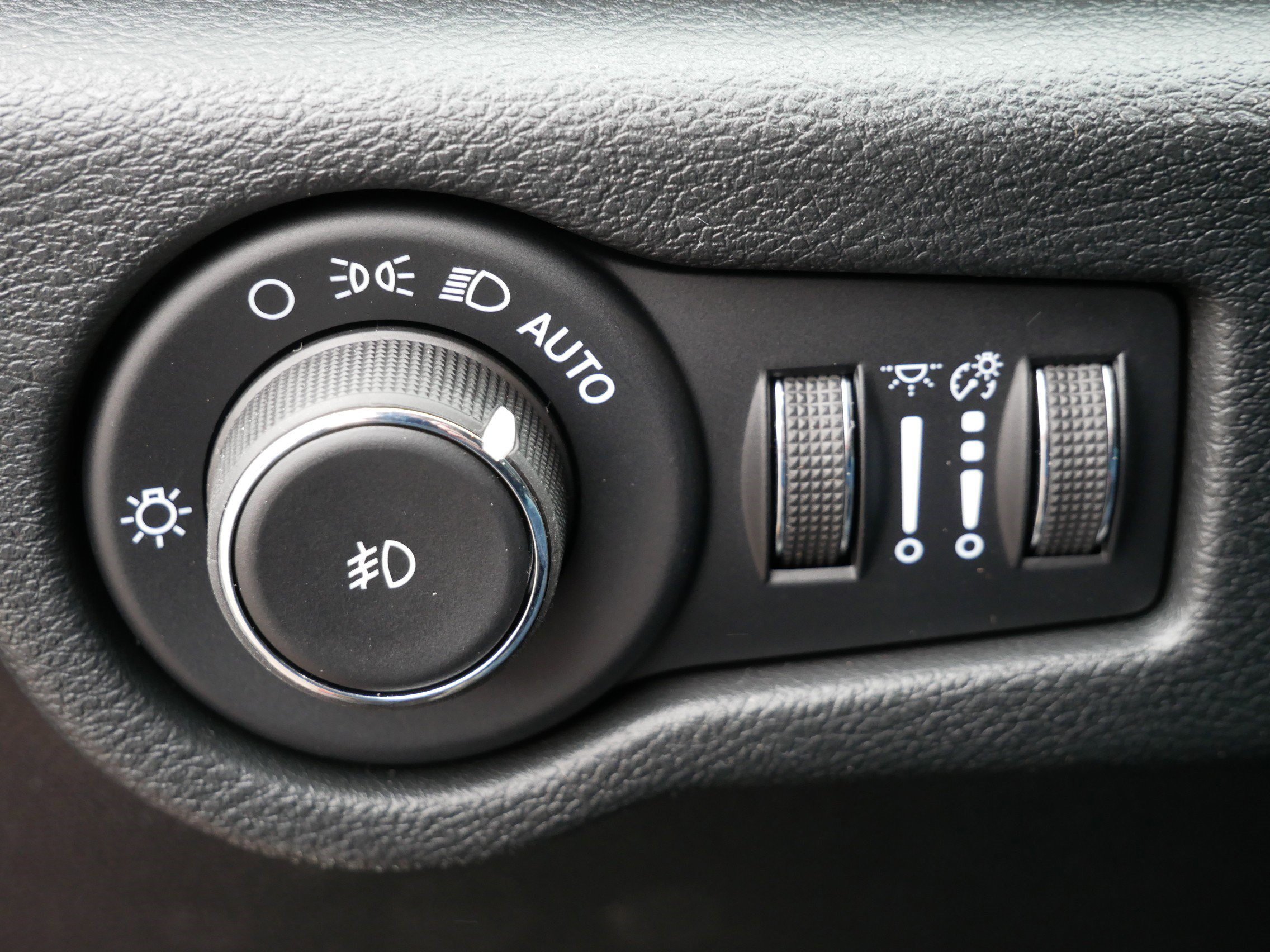 New 2026 Chrysler Pacifica Select AWD/4WD image 14
