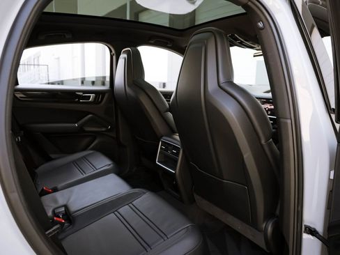 Used 2021 Porsche Cayenne Coupe image 26