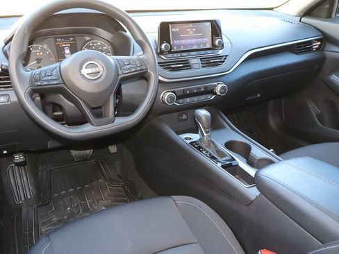 Used 2024 Nissan Altima 2.5 S FWD image 4