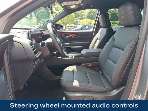 Used 2026 Chevrolet Traverse Z71 AWD/4WD image 2