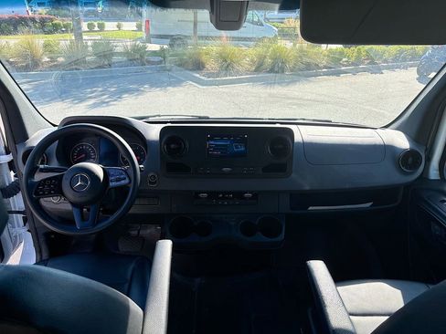 Used 2024 Mercedes-Benz Sprinter 2500 image 34