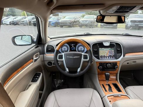 Used 2014 Chrysler 300 C RWD image 34