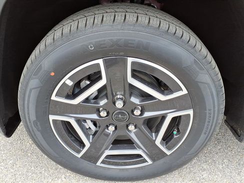 New 2026 Jeep Cherokee Laredo image 10