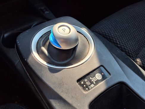 Used 2013 Nissan Leaf S w/ Charger Pkg FWD image 11