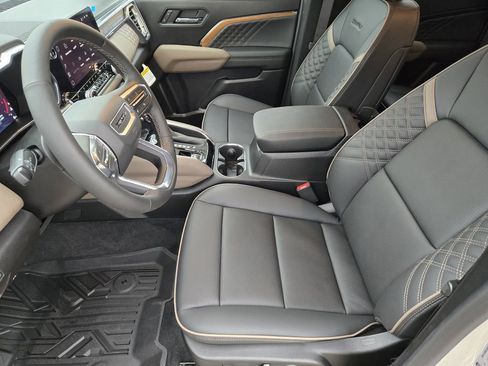 New 2026 GMC Canyon Denali image 9