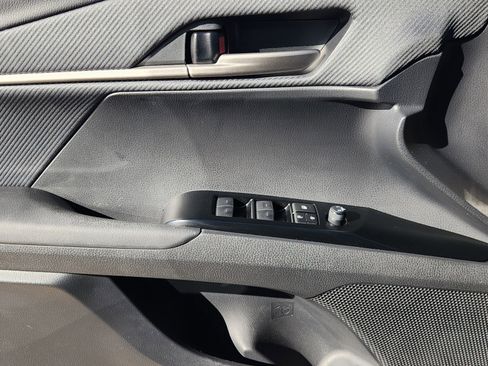 Used 2025 Toyota Camry SE image 27