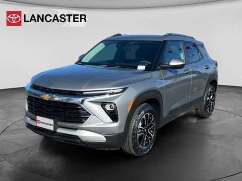Used 2025 Chevrolet TrailBlazer LT FWD image 3