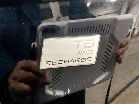 Certified 2024 Volvo XC90 T8 Ultimate w/ Protection Package Premier image 9