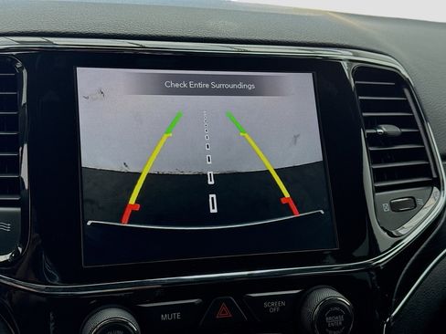 Used 2022 Jeep Grand Cherokee Limited image 10