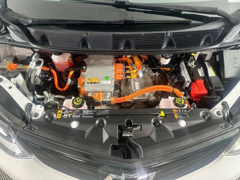 Used 2019 Chevrolet Bolt Premier w/ Infotainment Package FWD image 31