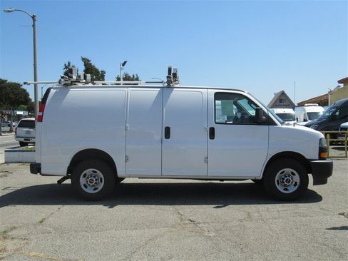 Used 2022 GMC Savana 2500 w/ Driver Convenience Package image 4
