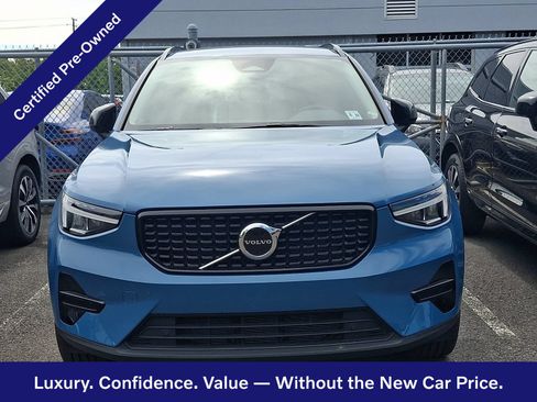 Certified 2024 Volvo XC40 B5 Core AWD/4WD image 2