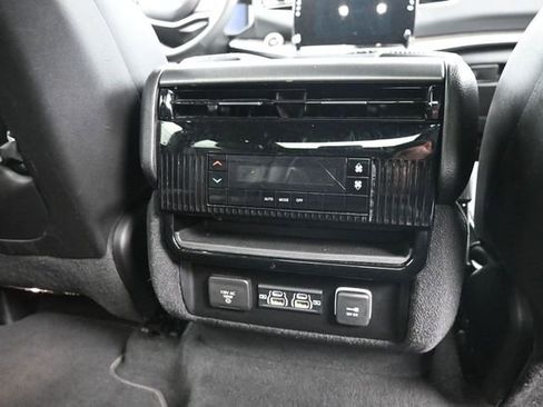 Used 2024 Jeep Wagoneer Series II AWD/4WD image 20