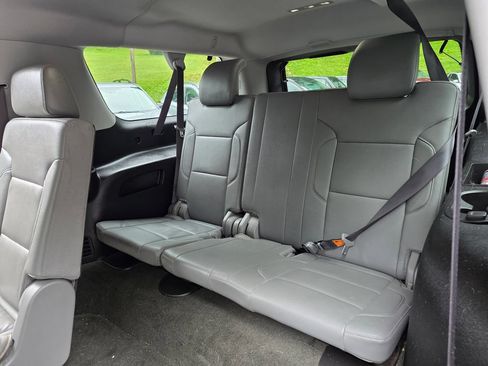 Used 2018 Chevrolet Suburban LT w/ Luxury Package AWD/4WD image 8