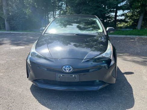 Used 2018 Toyota Prius Two w/ Prius Two Safety Plus Package FWD image 2