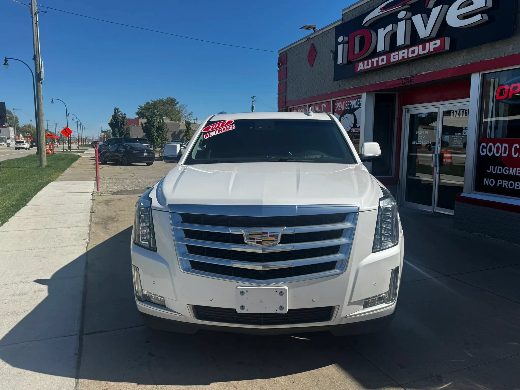 Used 2017 Cadillac Escalade ESV Luxury AWD/4WD image 8