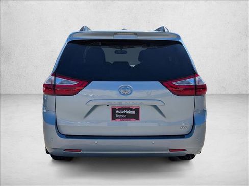Used 2017 Toyota Sienna XLE w/ XLE Navigation Package image 7