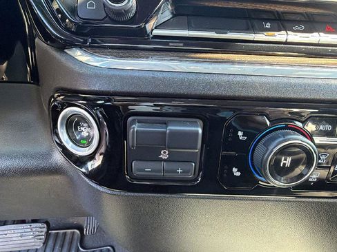Used 2024 Chevrolet Silverado 2500 LT w/ Convenience Package image 15