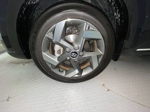 Used 2023 Hyundai Venue Limited FWD image 10