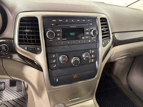 Used 2011 Jeep Grand Cherokee Laredo w/ Mopar Chrome Edition Group AWD/4WD image 14
