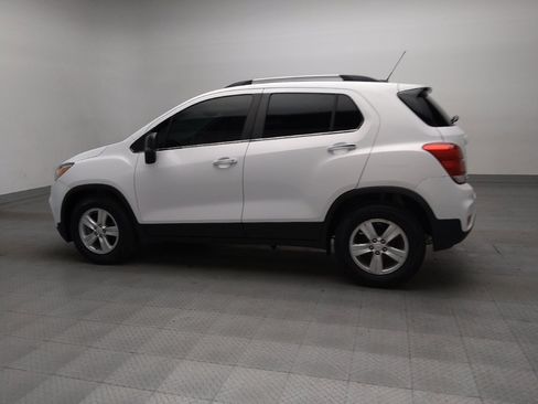 Used 2019 Chevrolet Trax LT w/ LT Convenience Package FWD image 3