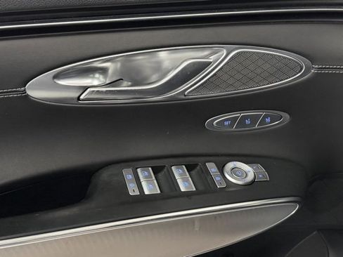 Used 2022 Genesis GV70 2.5T w/ Select Package image 11