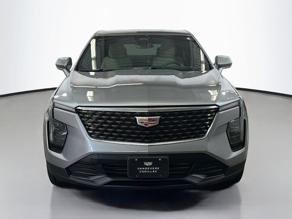 Used 2024 Cadillac XT4 Luxury AWD/4WD image 2