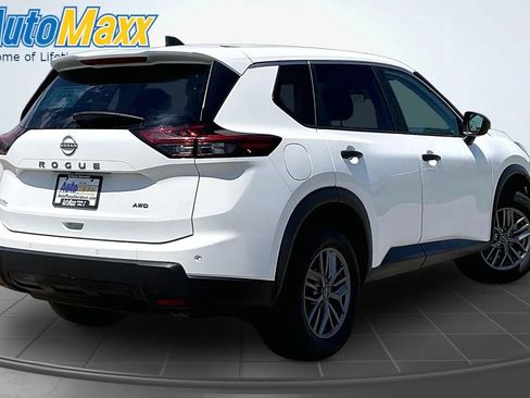 Used 2024 Nissan Rogue S AWD/4WD image 9