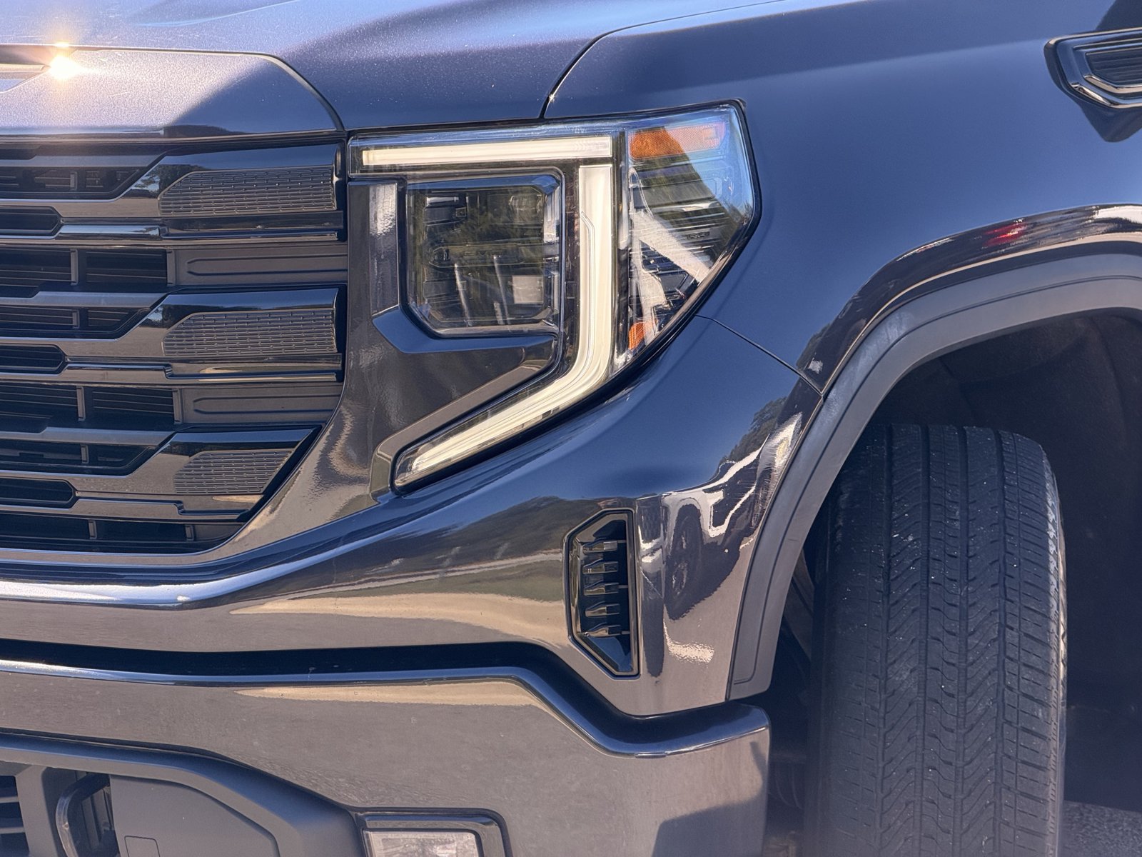 Used 2022 GMC Sierra 1500 Elevation w/ LPO, Elevation Black Package AWD/4WD image 8