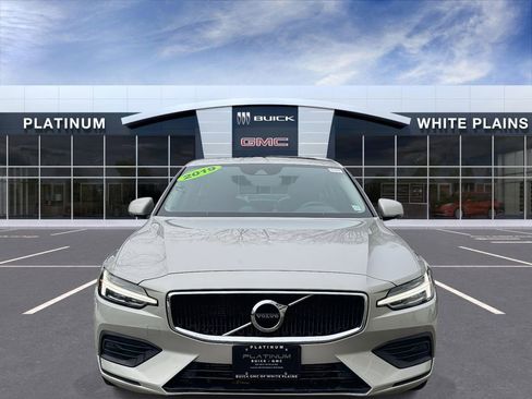Used 2019 Volvo S60 T6 Momentum w/ Premium Package image 2