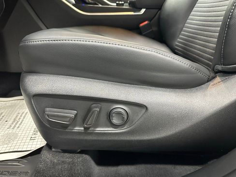 Used 2025 Toyota Highlander XSE image 13