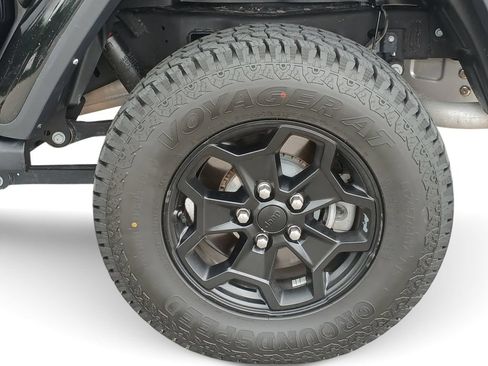 Used 2023 Jeep Gladiator Sport AWD/4WD image 32