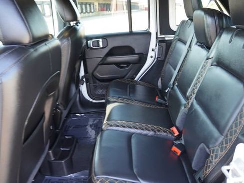 Used 2020 Jeep Wrangler Unlimited Sahara AWD/4WD image 18