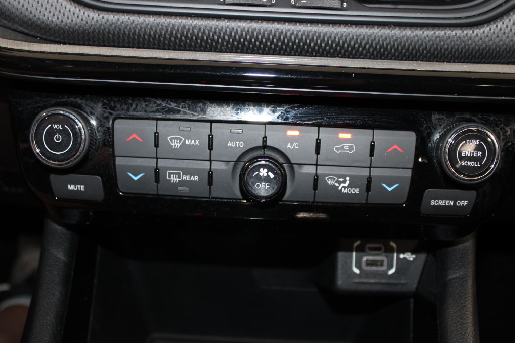Used 2024 Jeep Compass Trailhawk AWD/4WD image 38