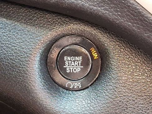 Used 2018 Jeep Cherokee Latitude Plus AWD/4WD image 16