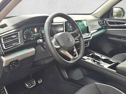 Used 2024 Volkswagen Atlas Peak Edition SE AWD/4WD image 14