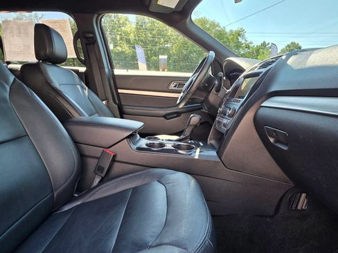 Used 2018 Ford Explorer XLT w/ Equipment Group 202A FWD image 14