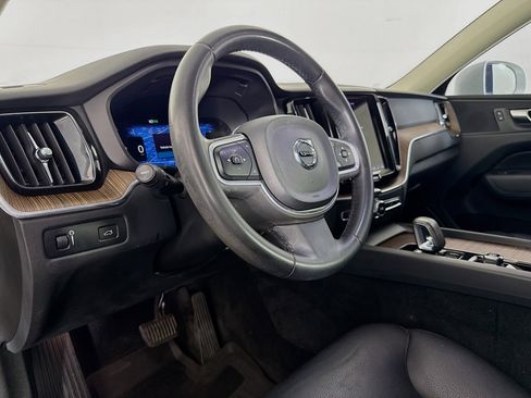 Used 2022 Volvo XC60 B5 Momentum w/ Advanced Package FWD image 22
